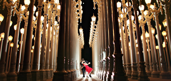 Engagement Pictures: How To Choose the Right Backdrop Engagement Photo