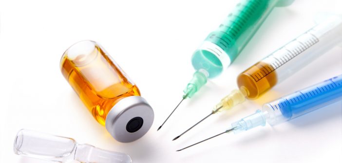 Top 3 Benefits of a Vitamin B-12 Shot 3 syringes and ampoules