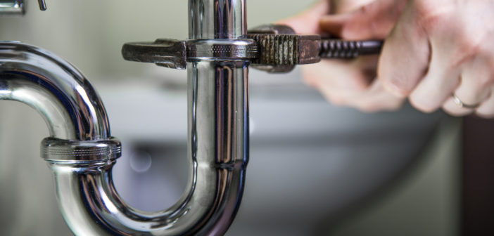 3 Major Signs that Show It’s Time to Call a Plumber plumber-2