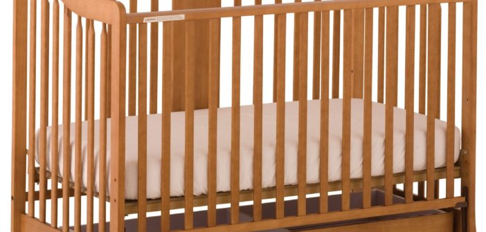 3 Baby Rental Gear Must-Haves for Vacationers baby-crib
