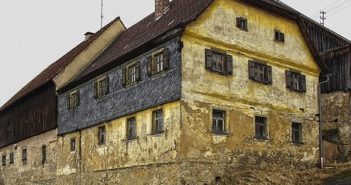 Is it Time to Replace My Roof? old roofs