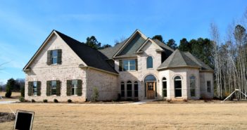 5 Things to Know Before Making An Offer on a House house-3069940_1920