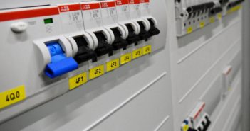 5 Common Misconceptions About Circuit Breakers switchgear-2069758_1920