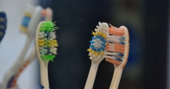 6 Health Reasons to Brush Your Teeth Twice a Day toothbrush-313768_1920