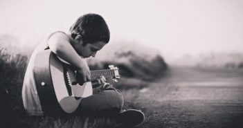 4 Lessons to Learn From Playing the Guitar guitar2