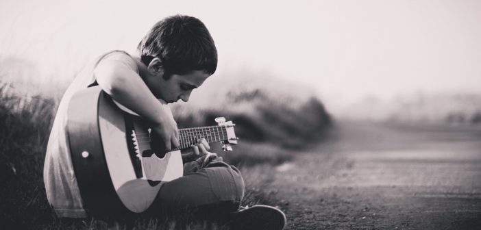 4 Lessons to Learn From Playing the Guitar guitar2