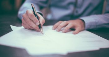 3 Tips For Finding A Lawyer Experienced For Your Needs helloquence-51716-unsplash