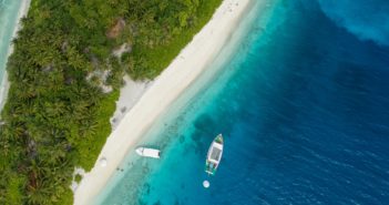 Everything You Need to Know About the Swimming Pigs in the Bahamas ishan-seefromthesky-564080-unsplash