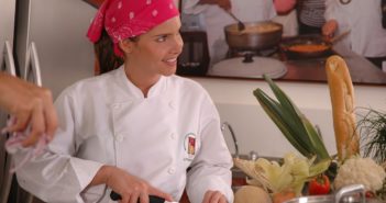 6 Ways to Improve Employee Retention chef-3975835_1280