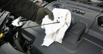4 Signs It Is Time to Change Your Oil oil change