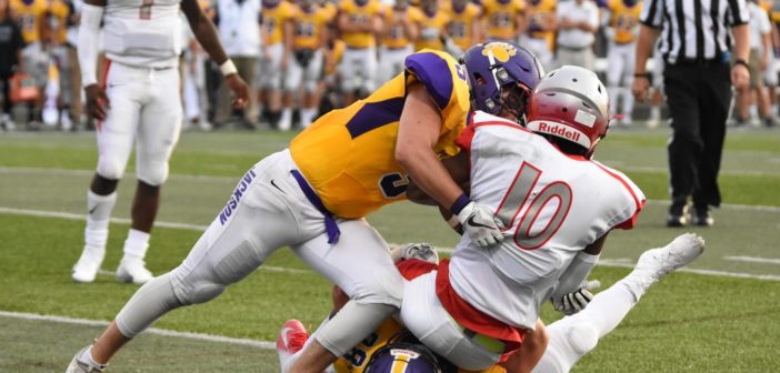 6 Signs You May Have Had a Traumatic Brain Injury american football tackle